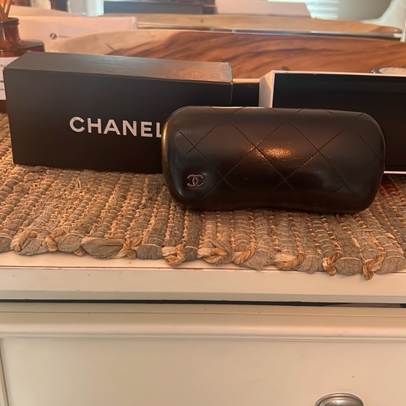 CHANEL
Metal Square Removable Chain
Sunglasses 4244 grey - Picture 3 of 15